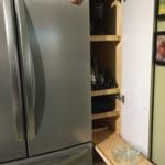 Pull-out drawers were installed to efficiently use the space between the refrigerator and the wall.